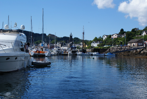 Tarbert Loch Fyne marina from the seas.